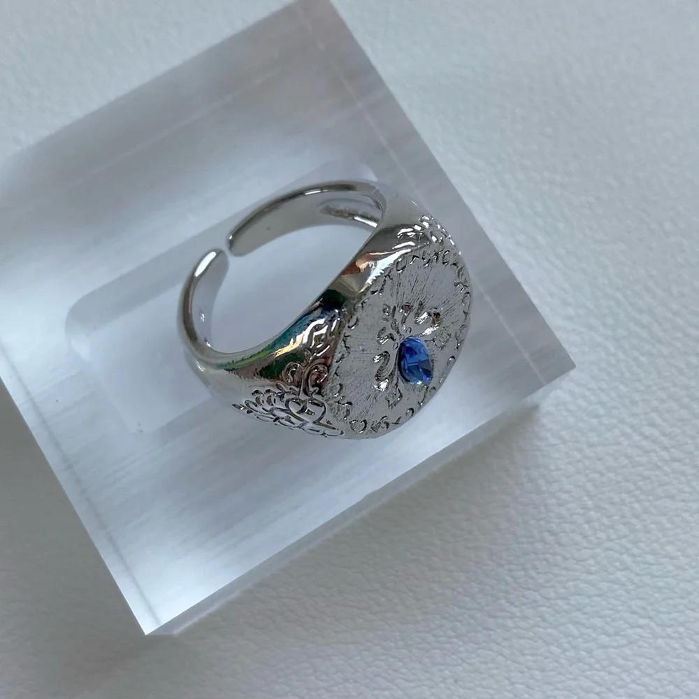 Elegant Silver Ring with Blue Gemstone